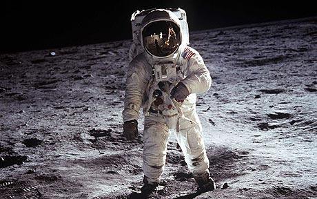 Apollo 18 får regi av Lopez-Gallego